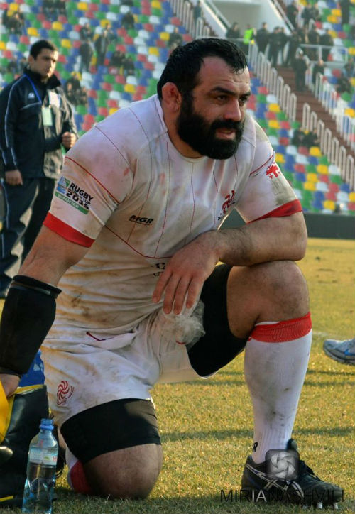 ვინ არის გოგონა, რომელიც რაგბის ყველა მატჩს იღებს Rating